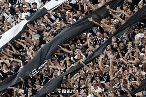 Corinthians' supporters cheer during a Brazilian soccer league match against Flamengo in Sao Paulo, Brazil, Sunday, April 27, 2014. (AP Photo/Andre Penner)