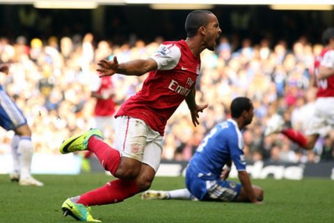 LONDON, ENGLAND - OCTOBER 29:  Theo Walcott of Arsenal celebrates scoring Arsenal's third goal during the Barclays Premier League match between Chelsea and Arsenal at Stamford Bridge on October 29, 2011 in London, England.  (Photo by Ian Walton/Getty Images)