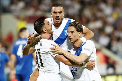 Οι παίκτες της Εθνικής πανηγυρίζουν το γκολ κόντρα στο Κόσοβο