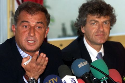 Ο νέος προπονητής της Φιορεντίνα, Φατίχ Τερίμ, κατά την παρουσίασή του, Φλωρεντία | Παρασκευή 2 Ιουνίου 2000