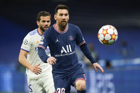 PSG's Lionel Messi, right, and Real Madrid's Nacho vie for the ball during the Champions League, round of 16, second leg soccer match between Real Madrid and Paris Saint-Germain at the Santiago Bernabeu stadium in Madrid, Spain, Wednesday, March 9, 2022. (AP Photo/Manu Fernandez)