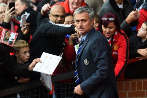 MANCHESTER, ENGLAND - OCTOBER 26:  Chelsea Manager Jose Mourinho is asked for his autograph by fans prior to the Barclays Premier League match between Manchester United and Chelsea at Old Trafford on October 26, 2014 in Manchester, England.  (Photo by Laurence Griffiths/Getty Images)