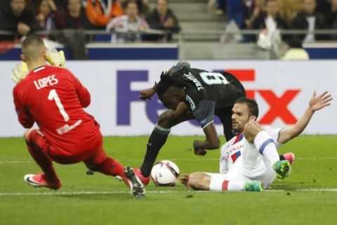 Lyon's goalkeeper Anthony Lopes, left, and Lyon's Jeremy Morel, right, stop Ajax's Bertrand Traore during the second leg semi final soccer match between Olympique Lyon and Ajax in the Stade de Lyon, Decines, France, Thursday, May 11, 2017. (AP Photo/Laurent Cipriani)