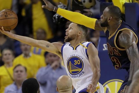 Golden State Warriors guard Stephen Curry (30) shoots against Cleveland Cavaliers forward LeBron James during the second half of Game 1 of basketball's NBA Finals in Oakland, Calif., Thursday, June 1, 2017. (AP Photo/Marcio Jose Sanchez)