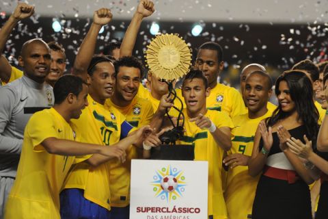 Brazilian soccer players celebrate their winning of Americas Super Classic chapionship after defeat Argentina by 2-0 on a final match of the Americas Super Classic at the Mangueirao stadium on September 28, 2011 in Belem, Brazil.  AFP   PHOTO  ANTONIO SCORZA (Photo credit should read ANTONIO SCORZA/AFP/Getty Images)