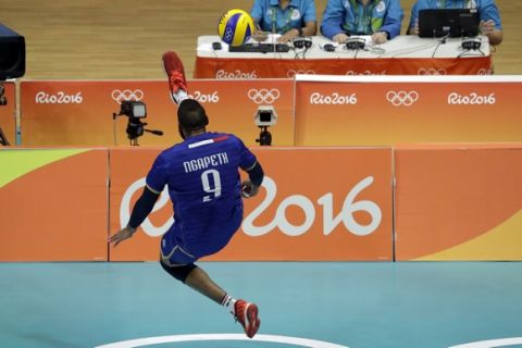 France's Earvin Ngapeth kicks the ball to pass to his teammate during a men's preliminary volleyball match the United States at the 2016 Summer Olympics in Rio de Janeiro, Brazil, Saturday, Aug. 13, 2016. (AP Photo/Matt Rourke)