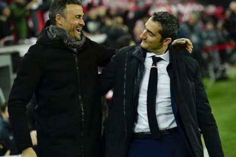 Barcelona's manager Luis Enrique, left smiles beside Athletic Bilbao's manager Ernesto Valverde, during the Spanish Copa del Rey, 16 round, first leg soccer match, between FC Barcelona and Athletic Bilbao, at San Mames stadium, in Bilbao, northern Spain, Thursday, Jan.5, 2017. FC Barcelona lost the match 2-1. (AP Photo/Alvaro Barrientos)