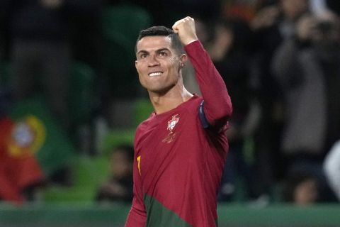 Ο Κριστιάνο Ρονάλντο της Πορτογαλίας πανηγυρίζει γκολ που σημείωσε κόντρα στο Λίχτενσταϊν για τα προκριματικά του Euro 2024 στο "Ζοζέ Αλβαλάδε", Λισαβόνα | Πέμπτη 23 Μαρτίου 2023