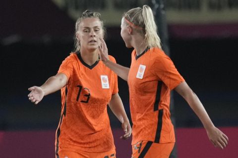 Οι παίκτες της ομάδας γυναικών ποδοσφαίρου της Ολλανδίας πανηγυρίζουν γκολ τους κοντρα στην Ζάμπια, στην πρεμιέρα των Ολυμπιακών Αγώνων του Τόκιο που βρήκε τις οράνιε να επικρατούν με το εξωπραγματικό 10-3 | 21 Ιουλίου 2021