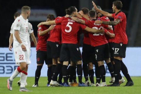 Οι παίκτες της εθνικής Αλβανίας πανηγυρίζουν γκολ τους κόντρα στην Λευκορωσία στο πλαίσιο αναμέτρησης των δύο εθνικών ομάδων στο Μινσκ για το Nations League
