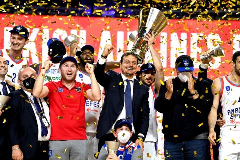 Ο Εργκίν Αταμάν στους πανηγυρισμούς για την κατάκτηση της EuroLeague το 2021