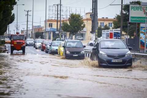 Πλημμυρισμενη η Λεωφόρος Μραθώνος στο ύψος του Πικερμίου. Σάββατο 29 Σεπτεμβρίου 2018 (EUROKINISSI/ΘΑΝΑΣΗΣ ΔΗΜΟΠΟΥΛΟΣ)