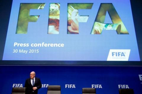 Μέχρι τον Δεκέμβριο στην προεδρία της FIFA o Μπλάτερ