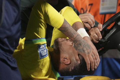 Ο Νεϊμάρ αποχωρεί τραυματίας από το ματς της Ουρουγουάης με την Βραζιλία για τα προκριματικά του Μουντιάλ 2026 | 17 Οκτωβρίου 2023
