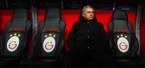 ISTANBUL, TURKEY - FEBRUARY 26:  Jose Mourinho manager of Chelsea looks on during the UEFA Champions League Round of 16 first leg match between Galatasaray AS and Chelsea at Ali Sami Yen Arena on February 26, 2014 in Istanbul, Turkey.  (Photo by Michael Regan/Getty Images)