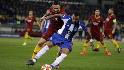 Porto's Fernando, foreground, controls the ball as Roma defender Kostas Manolas defends during a Champions League round of 16 first leg soccer match between Roma and Porto, at Rome's Olympic Stadium, Tuesday, Feb. 12, 2019. (AP Photo/Andrew Medichini)