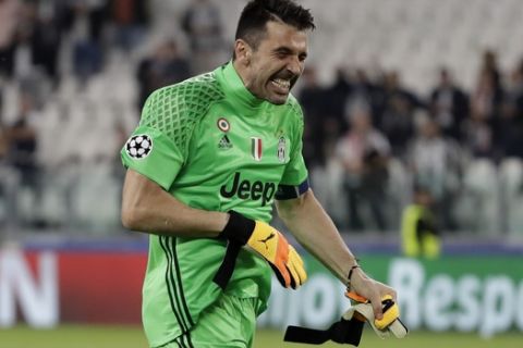 Juventus goalkeeper Gianluigi Buffon celebrates as he leaves the pitch after the Champions League semi final second leg soccer match between Juventus and Monaco in Turin, Italy, Tuesday, May 9, 2017. (AP Photo/Luca Bruno)