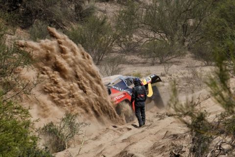 314 LOEB Sebastien ELENA Daniel (fra) from Team Peugeot Total action stuck in the sand during the Rally Dakar 2016 Argentina,  Bolivia, Etape 9 / Stage 9, Belen - Belen,  from  January 12, 2016 