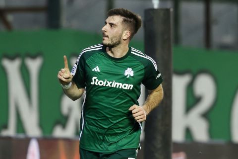 Ο Φώτης Ιωαννίδης πανηγυρίζει το 4-0 στο Παναθηναϊκός - ΟΦΗ