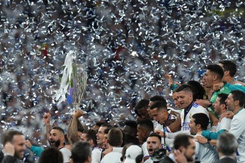 Οι παίκτες της Ρεάλ πανηγυρίζουν την κατάκτηση του Champions League