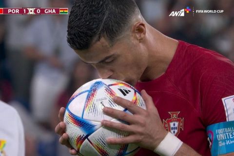 Μουντιάλ 2022, Πορτογαλία - Γκάνα: Το φιλί του Ρονάλντο στην μπάλα πριν σκοράρει και γράψει ιστορία