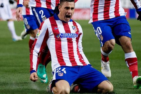 MADRID, SPAIN - JANUARY 07:  Jose Maria Gimenez of Atletico de Madrid celebrates scoring their second goal with teammates during the Copa del Rey Round of 16  first leg match between Club Atletico de Madrid and Real Madrid CF at Vicente Calderon Stadium on January 7, 2015 in Madrid, Spain.  (Photo by Gonzalo Arroyo Moreno/Getty Images)