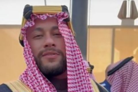 Ο Νεϊμάρ ντύθηκε Σαουδάραβας και έγινε viral 
