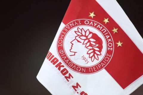 Σημαιάκι του κόρνερ με το λογότυπο του Ολυμπιακού