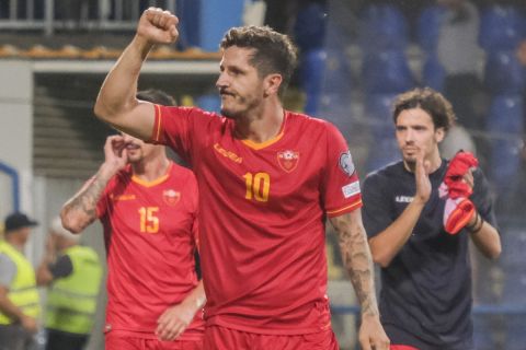 Ο Στέφαν Γιόβετιτς πανηγυρίζει γκολ του με το Μαυροβούνιο απέναντι στην Βουλγαρία για τα προκριματικά του Euro | 10 Σεπτεμβρίου 2023