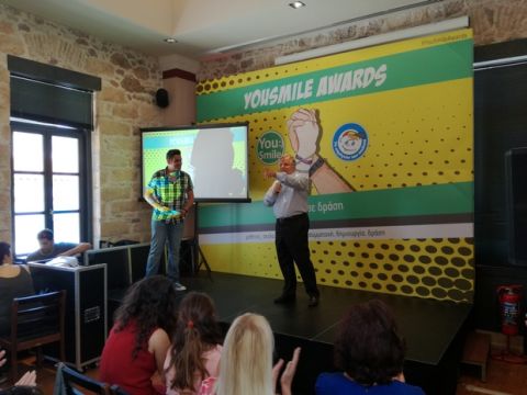 YouSmile Awards: Με λάμψη Πετρούνια και Καραλή
