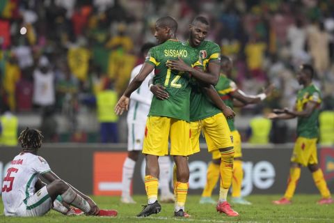 Οι παίκτες του Μάλι πανηγυρίζουν τη νίκη τους κόντρα στη Μαυριτανία για το Κύπελλο Εθνών Αφρικής