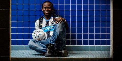 NEWCASTLE, ENGLAND - JANUARY 31: New loan Seydou Doumbia poses for photographs holding a Newcastle United Football in the changing rooms at The Newcastle United Training Centre on January 31, 2016, in Newcastle upon Tyne, England. (Photo by Serena Taylor/Newcastle United via Getty Images)