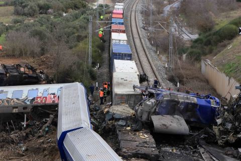 Εικόνες από το σημείο σύγκρουσης των τρένων στα Τέμπη