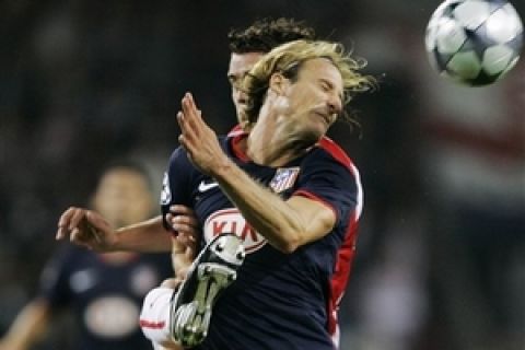 PSV Eindhoven's Dirk Marcellis, rear, intercepts the ball ahead of Atletico Madrid's Diego Forlan, front, during their Group D Champions League soccer match at Philips stadium in Eindhoven, Netherlands, Tuesday, Sept. 16, 2008. (AP Photo/Peter Dejong)