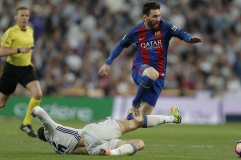 Barcelona's Lionel Messi is tackled by Real Madrid's Mateo Kovacic during a Spanish La Liga soccer match between Real Madrid and Barcelona, dubbed 'el clasico', at the Santiago Bernabeu stadium in Madrid, Spain, Sunday, April 23, 2017. (AP Photo/Daniel Ochoa de Olza)