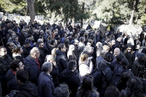 Κηδεία του Τζίμη Πανούση στο Κοιμητήριο της Νέας Μάκρης την Τετάρτη 17 Ιανουαρίου 2018.
(EUROKINISSI/ΓΙΩΡΓΟΣ ΚΟΝΤΑΡΙΝΗΣ)