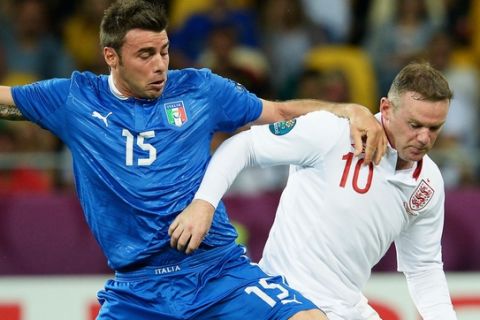 KIEV, UKRAINE - JUNE 24: Andrea Barzagli of Italy and Wayne Rooney of England challenge for the ball during the UEFA EURO 2012 quarter final match between England and Italy at The Olympic Stadium on June 24, 2012 in Kiev, Ukraine.  (Photo by Claudio Villa/Getty Images)