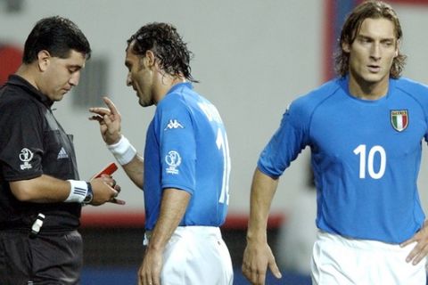Italy's Angelo Di Livio argues with the referee Byron Moreno after he shows red card to Francesco Totti, right, during the game against Korea for their 2002 World Cup second round soccer game at the Daejeon World Cup stadium in Daejeon, South Korea, Tuesday June 18, 2002. (AP Photo/Amy Sancetta)