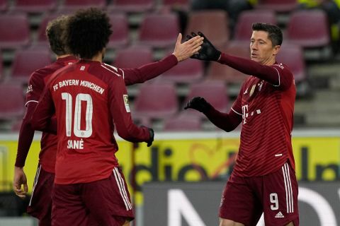 Ο Ρόμπερτ Λεβαντόβσκι της Μπάγερν πανηγυρίζει γκολ που σημείωσε κόντρα στην Κολωνία για την Bundesliga 2021-2022 στο "Ράιν Ένεργκι Στάντιον", Κολωνία | Σάββατο 15 Ιανουαρίου 2022