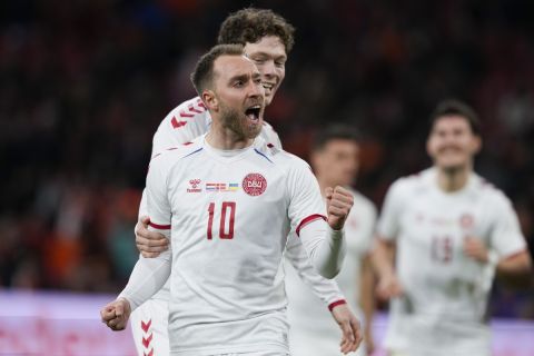 Ο Έρικσεν πανηγυρίζει το γκολ που σημείωσε κόντρα στη Σερβία 