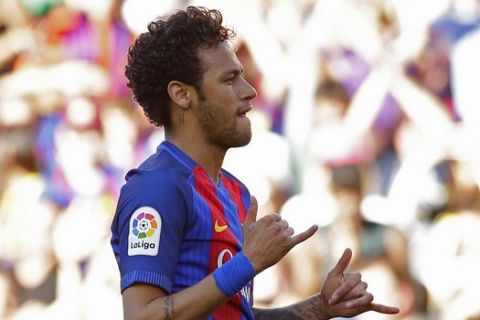 Ο Νεϊμάρ πανηγυρίζει γκολ στο ισπανικό πρωτάθλημα με τη φανέλα της Μπαρτσελόνα
