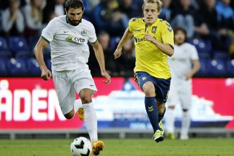 Ucha Lobjanidze from Omonia Nicosia from Cyprus, left, is challenged by Teemu Pukki from Brondby during their Europa League soccer match in Brondby Thursday July 30, 2015. (Jens Dresling/Polfoto via AP)  DENMARK OUT