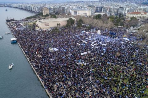 Συγκλονιστικές εικόνες απ' το συλλαλητήριο για την Μακεδονία