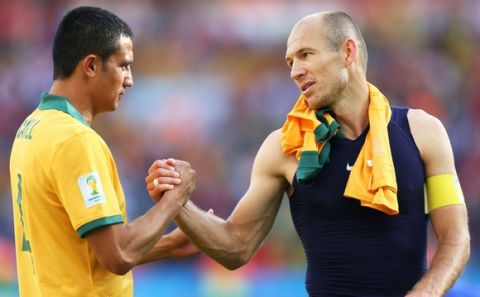 PORTO ALEGRE, BRAZIL - JUNE 18: Tim Cahill of Australia shakes hands with Arjen Robben of the Netherlands after the Netherlands defeated Australia 3-2 during the 2014 FIFA World Cup Brazil Group B match between Australia and Netherlands at Estadio Beira-Rio on June 18, 2014 in Porto Alegre, Brazil.  (Photo by Jeff Gross/Getty Images)