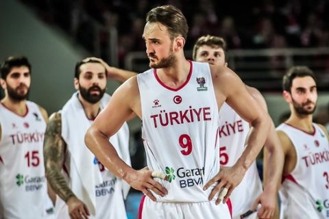 EuroBasket 2021: Εντός έδρας "σφαλιάρες" για Τουρκία και Λετονία
