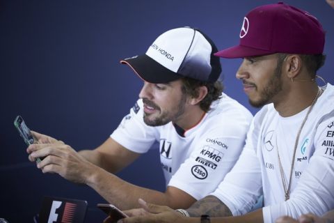 Ο Alonso "δίδαξε" τον Hamilton