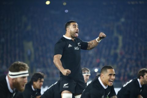 AUCKLAND, NEW ZEALAND - AUGUST 23:  The All Blacks perform the haka during The Rugby Championship match between the New Zealand All Blacks and the Australian Wallabies at Eden Park on August 23, 2014 in Auckland, New Zealand.  (Photo by Phil Walter/Getty Images)