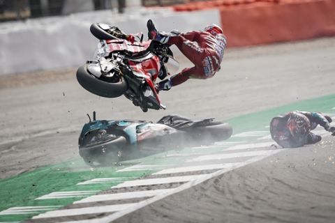 Moto GP: Η εντυπωσιακή πτώση του Ντοβιτσιόζο