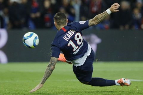 PSG's Mauro Icardi scores the opening goal during the French League One soccer match between PSG and Marseille at the Parc des Princes stadium in Paris, France, Sunday, Oct. 27, 2019. (AP Photo/Kamil Zihnioglu)