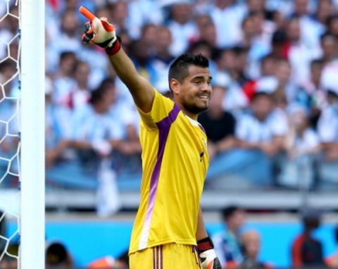 BELO HORIZONTE, BRAZIL - JUNE 21: Sergio Romero of Argentina gestures during the 2014 FIFA World Cup Brazil Group F match between Argentina and Iran at Estadio Mineirao on June 21, 2014 in Belo Horizonte, Brazil.  (Photo by Alex Grimm - FIFA/FIFA via Getty Images)